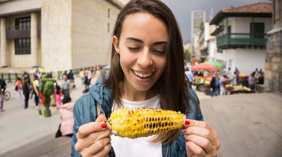Descubriendo la fascinante comida callejera de Bogotá