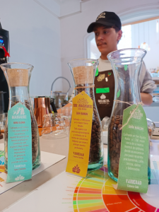 barista en cafetería